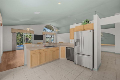 House in Port St. Lucie, Florida 3 bedrooms, 198.07 sq.m. № 2400509 - photo 15