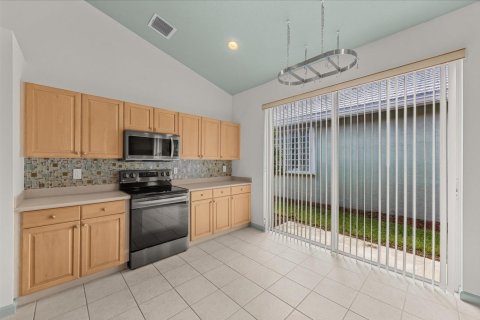 House in Port St. Lucie, Florida 3 bedrooms, 198.07 sq.m. № 2400509 - photo 16