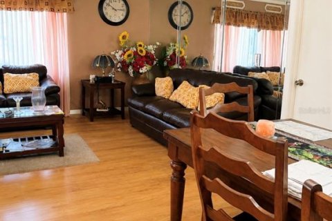 Купить виллу или дом в Винтер-Спрингс, Флорида 8 комнат, 149.48м2, № 2278073 - фото 4