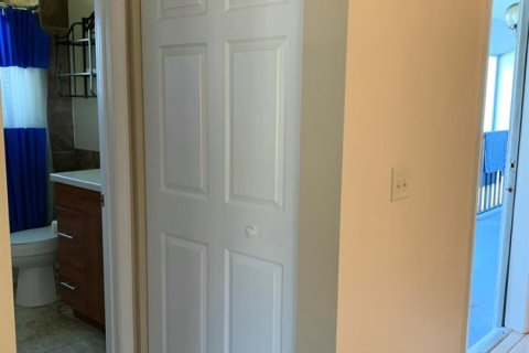 Condo in Stuart, Florida, 2 bedrooms  № 2378665 - photo 15