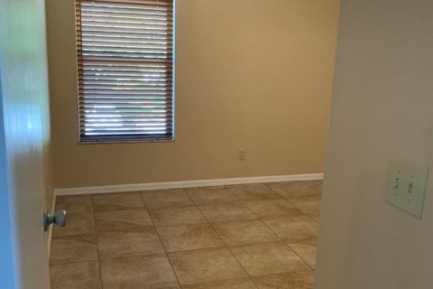 Condo in Stuart, Florida, 2 bedrooms  № 2378665 - photo 13