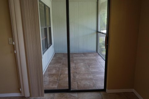 Condo in Stuart, Florida, 2 bedrooms  № 2378665 - photo 11