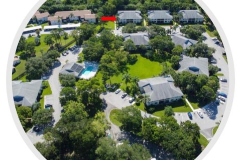 Condo in Stuart, Florida, 2 bedrooms  № 2378665 - photo 2