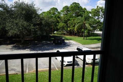 Condo in Stuart, Florida, 2 bedrooms  № 2378665 - photo 5