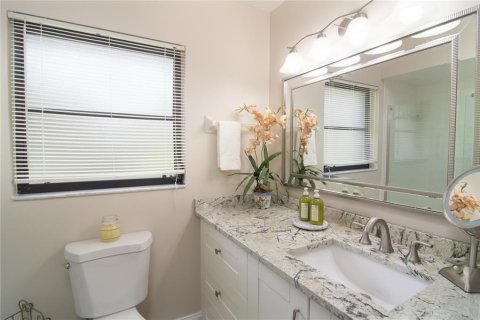 House in Sarasota, Florida 2 bedrooms, 142.05 sq.m. № 2122764 - photo 17