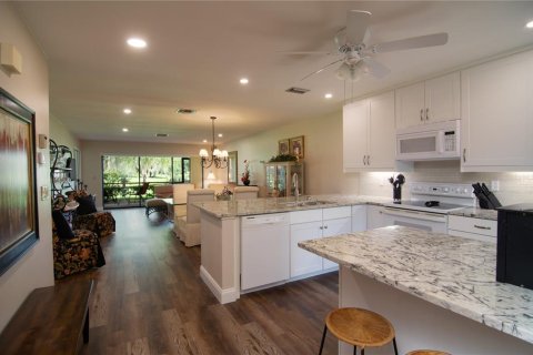 House in Sarasota, Florida 2 bedrooms, 142.05 sq.m. № 2122764 - photo 3