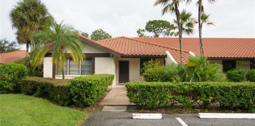 House in Sarasota, Florida 2 bedrooms, 142.05 sq.m. № 2122764