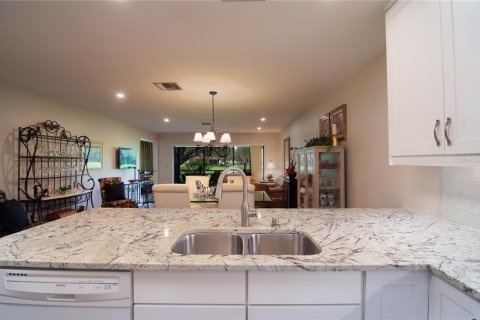 House in Sarasota, Florida 2 bedrooms, 142.05 sq.m. № 2122764 - photo 5