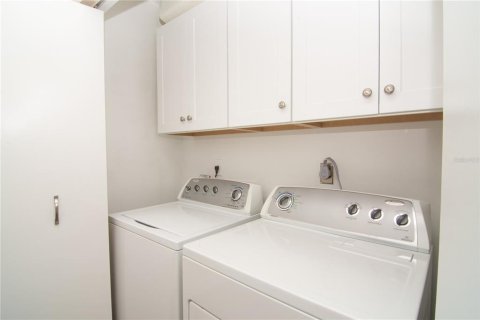 House in Sarasota, Florida 2 bedrooms, 142.05 sq.m. № 2122764 - photo 20