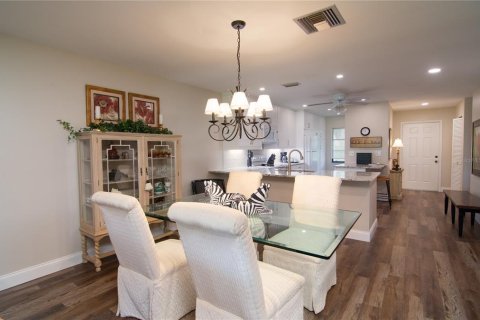 House in Sarasota, Florida 2 bedrooms, 142.05 sq.m. № 2122764 - photo 9