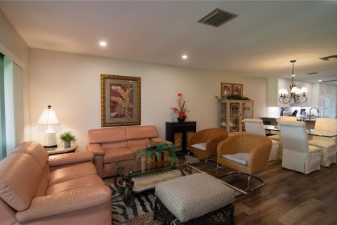 House in Sarasota, Florida 2 bedrooms, 142.05 sq.m. № 2122764 - photo 10
