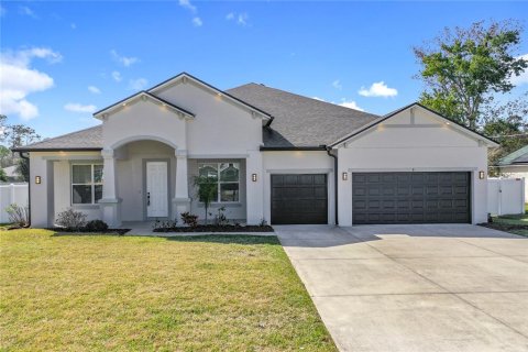 House in Palm Coast, Florida 4 bedrooms, 280.94 sq.m. № 1757977 - photo 1