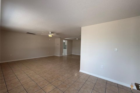 House in Holiday, Florida 3 bedrooms, 132.76 sq.m. № 2227865 - photo 2
