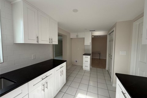 House in Holiday, Florida 3 bedrooms, 132.76 sq.m. № 2227865 - photo 9