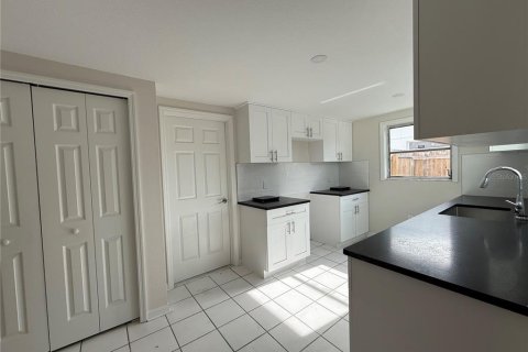 House in Holiday, Florida 3 bedrooms, 132.76 sq.m. № 2227865 - photo 11