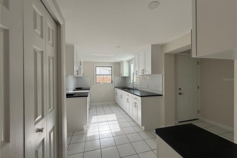 House in Holiday, Florida 3 bedrooms, 132.76 sq.m. № 2227865 - photo 10