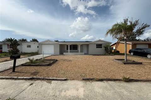 House in Holiday, Florida 3 bedrooms, 132.76 sq.m. № 2227865