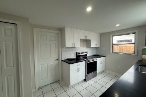 House in Holiday, Florida 3 bedrooms, 132.76 sq.m. № 2227865 - photo 6