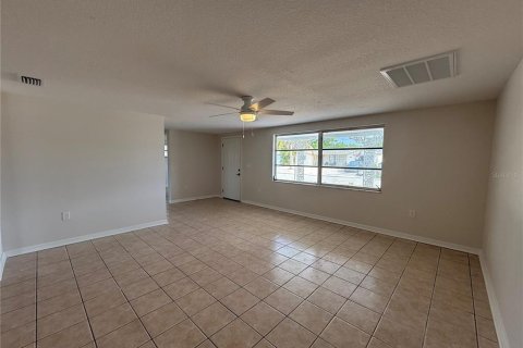House in Holiday, Florida 3 bedrooms, 132.76 sq.m. № 2227865 - photo 4