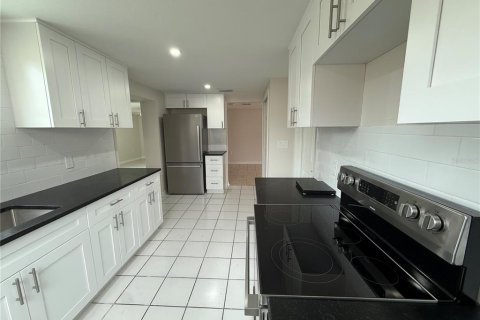 House in Holiday, Florida 3 bedrooms, 132.76 sq.m. № 2227865 - photo 7