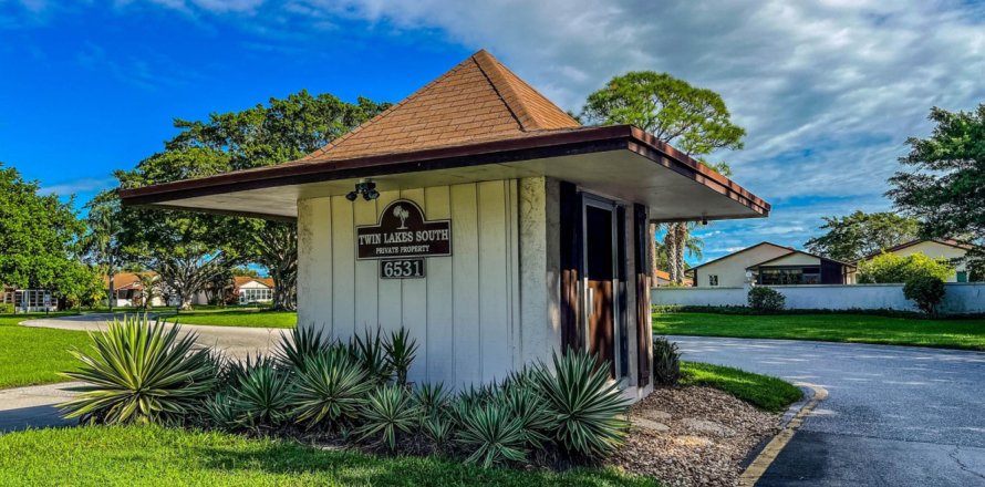 Condominio en Stuart, Florida, 2 dormitorios  № 746257