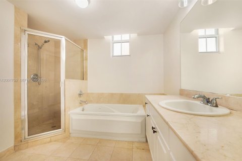 Copropriété à vendre à Coral Gables, Floride: 2 chambres, 95.04 m2 № 2180144 - photo 13