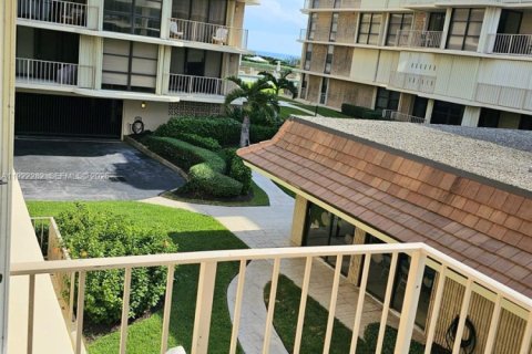 Copropriété à louer à Palm Beach, Floride: 3 chambres, 159.7 m2 № 1976342 - photo 14