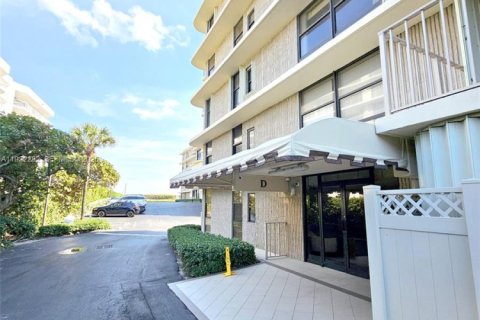 Copropriété à louer à Palm Beach, Floride: 3 chambres, 159.7 m2 № 1976342 - photo 28