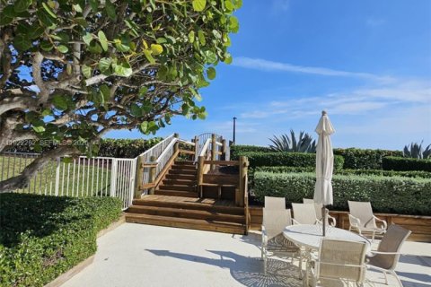 Copropriété à louer à Palm Beach, Floride: 3 chambres, 159.7 m2 № 1976342 - photo 19