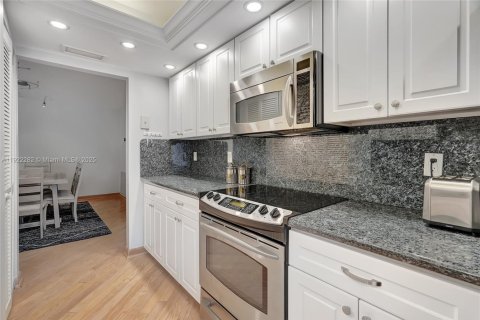 Снять в аренду кондоминиум в Палм-Бич, Флорида 3 спальни, 159.7м2, № 1976342 - фото 6