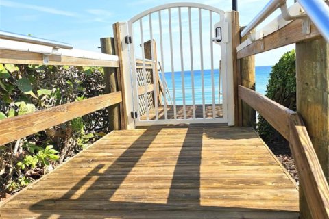 Copropriété à louer à Palm Beach, Floride: 3 chambres, 159.7 m2 № 1976342 - photo 30