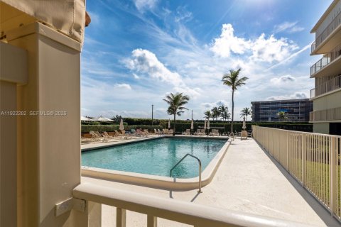 Copropriété à louer à Palm Beach, Floride: 3 chambres, 159.7 m2 № 1976342 - photo 15