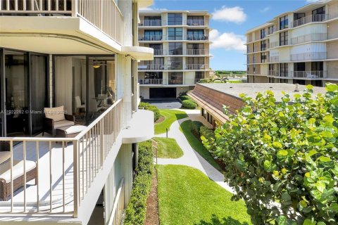 Снять в аренду кондоминиум в Палм-Бич, Флорида 3 спальни, 159.7м2, № 1976342 - фото 3