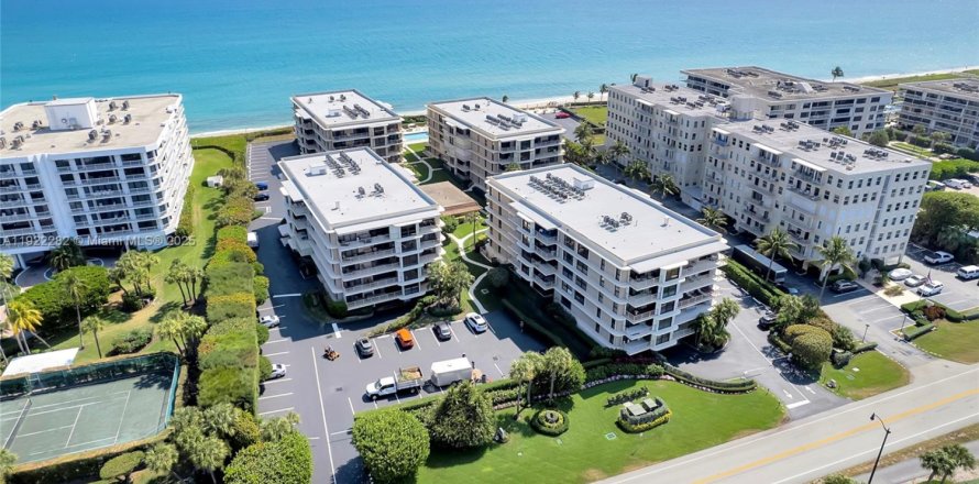 Кондоминиум с 3 спальнями в Палм-Бич, Флорида № 1976342