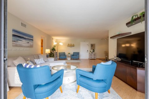 Copropriété à louer à Palm Beach, Floride: 3 chambres, 159.7 m2 № 1976342 - photo 23