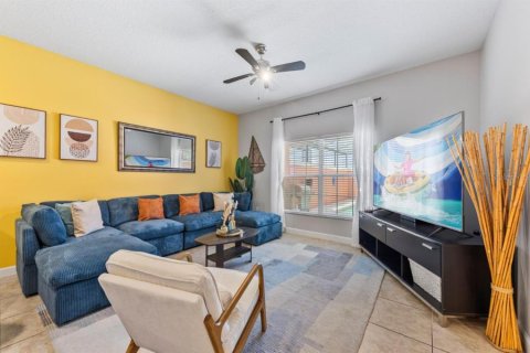 Touwnhouse à vendre à Kissimmee, Floride: 4 chambres, 176.7 m2 № 2102653 - photo 2