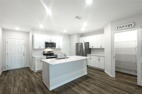 Touwnhouse à louer à Haines City, Floride: 3 chambres, 161.09 m2 № 2433640 - photo 6