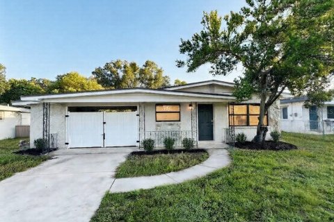 Villa ou maison à Tampa, Floride 3 chambres, 109.16 m2 № 2405251