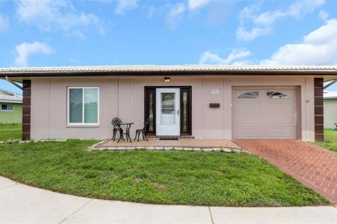House in Pinellas Park, Florida 2 bedrooms, 133.78 sq.m. № 2310670