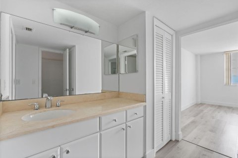 Condominio en venta en Pompano Beach, Florida, 1 dormitorio, 82.68 m2 № 2188444 - foto 23