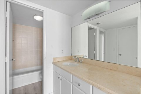 Condominio en venta en Pompano Beach, Florida, 1 dormitorio, 82.68 m2 № 2188444 - foto 22
