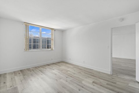 Condominio en venta en Pompano Beach, Florida, 1 dormitorio, 82.68 m2 № 2188444 - foto 24