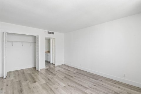 Condominio en venta en Pompano Beach, Florida, 1 dormitorio, 82.68 m2 № 2188444 - foto 19