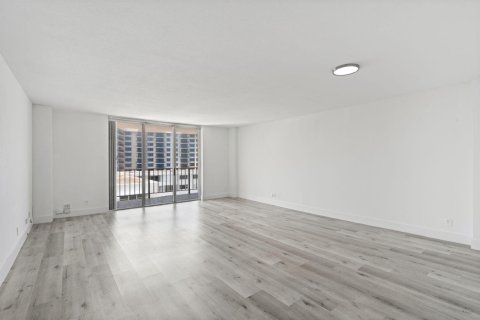 Condominio en venta en Pompano Beach, Florida, 1 dormitorio, 82.68 m2 № 2188444 - foto 14