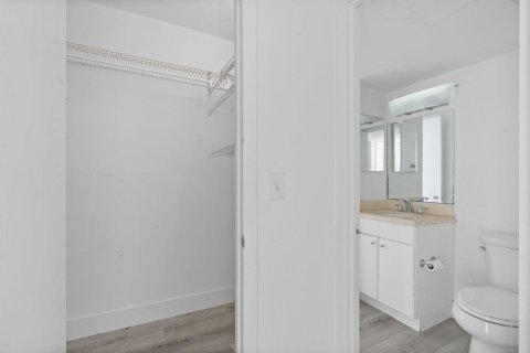 Condominio en venta en Pompano Beach, Florida, 1 dormitorio, 82.68 m2 № 2188444 - foto 18