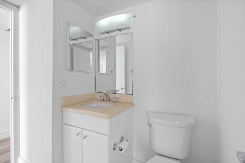 Condominio en venta en Pompano Beach, Florida, 1 dormitorio, 82.68 m2 № 2188444 - foto 17