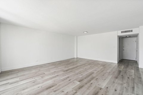 Condominio en venta en Pompano Beach, Florida, 1 dormitorio, 82.68 m2 № 2188444 - foto 6