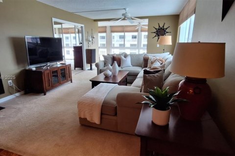 Condominio en venta en Fort Lauderdale, Florida, 2 dormitorios, 107.77 m2 № 1809152 - foto 13
