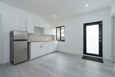 Villa ou maison à louer à Miami, Floride: 1 chambre, 50.17 m2 № 1947245 - photo 4