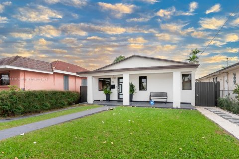 Villa ou maison à louer à Miami, Floride: 1 chambre, 50.17 m2 № 1947245 - photo 1